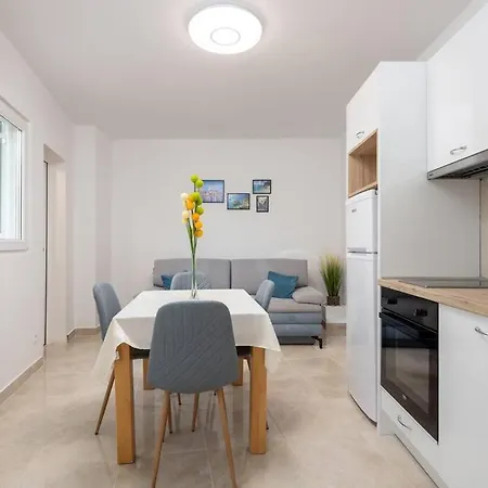Lovely Ivana In Centre With Terrace Daire Split