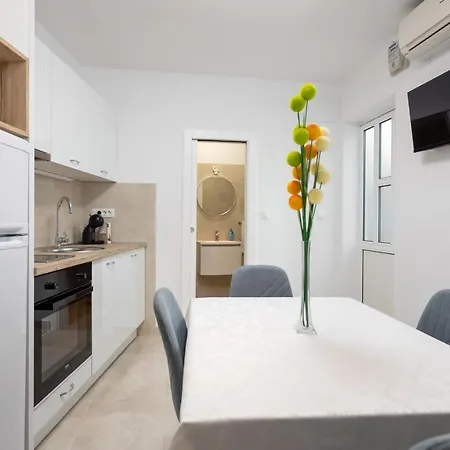 Daire Lovely Ivana In Centre With Terrace Split