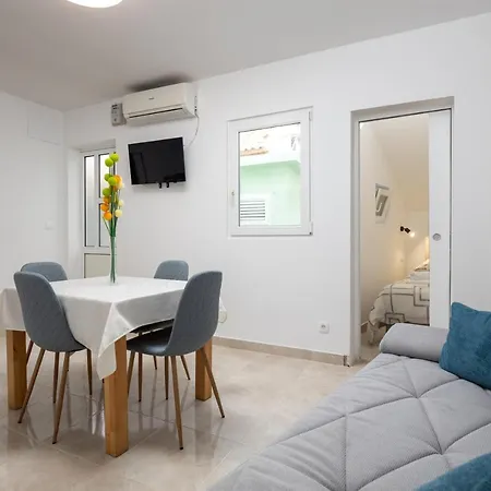 Lovely Ivana In Centre With Terrace Daire Split